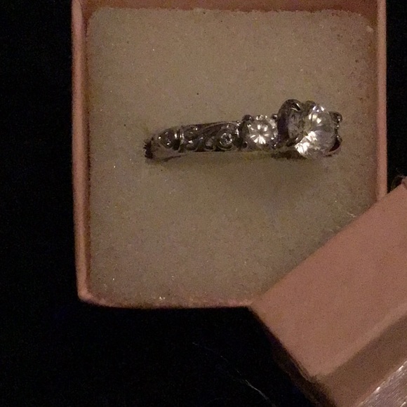Silver ring - Picture 2 of 2